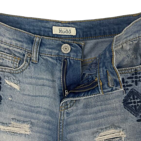Mudd High Rise Embroidered Fray Hem Denim Shorts Med Wash Girl Size 5 - Picture 7 of 8